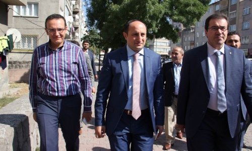 Ak-Parti-Kayseri-Milletvekili-Adayi-Ismail-Emrah-Karayel-secim-calismasinda-Esnaflari-ziyaret-etti